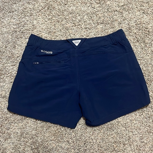 Columbia shorts.  Navy.  Large. - Picture 3 of 6